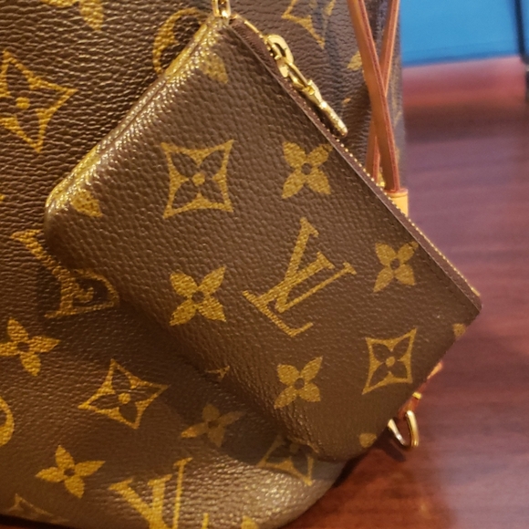 Louis Vuitton Accessories - Louis Vuitton Monogram Key Pouch🤎